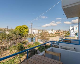 提爾馬可斯客房暨開放式公寓 - 密羅斯島 - 阿達瑪斯 - 陽台