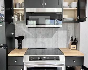 Ben and Danielle's Place in the Woods - Victor - Cocina