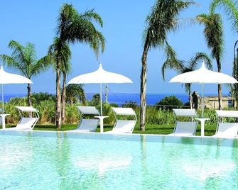 Il Borghetto Creative Resort - טרופאה - בריכה