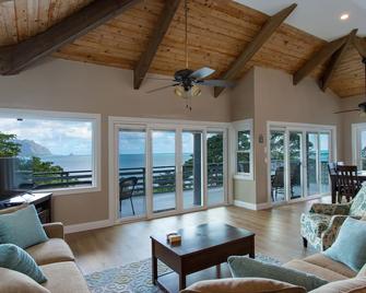 Gorgeous 2 bedroom bayside house on Windward side of Oahu - Kaneohe - Living room