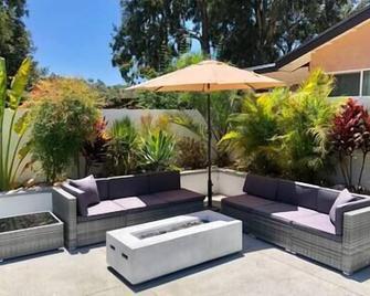 Bright and spacious home with views, pool & spa. - San Diego - Patio