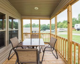 Plymouth Rock Camping Resort - Sheboygan - Patio