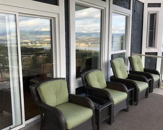 Heated pool, hot tub, 4 AC lake view bedrooms - West Kelowna - Balcony