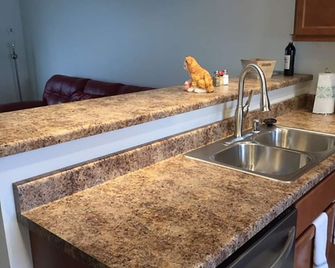 Outstanding! Professionally Cleaned, Self Check In - Sleeps 14 - Racine - Kitchen