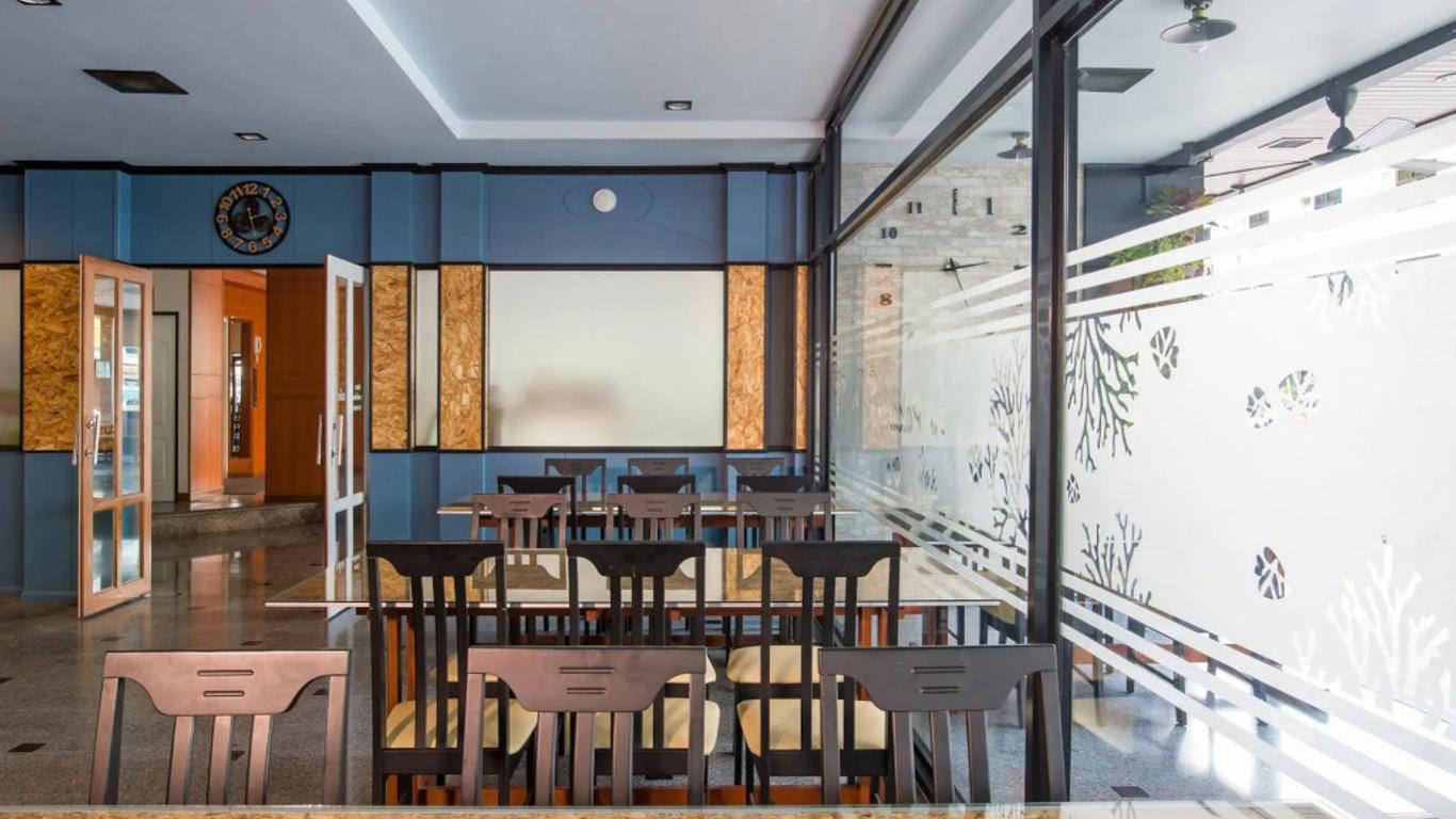 Amity Poshtel