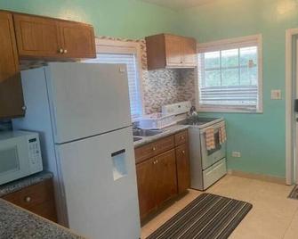 Complete Villa Down stairs, 2 Bedroom - Steventon - Cocina