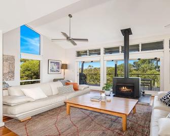 Allure - Bay Views And Wifi - Killcare - Living room