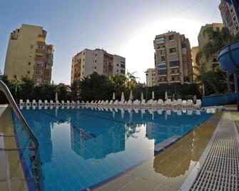 Cosmopolitan Hotel - Beirut - Pool