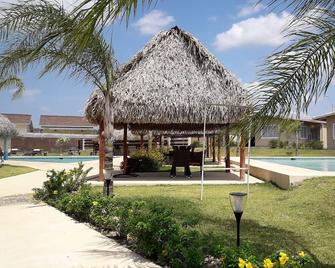 Comfortable beach house near the beach ~ Perfect place to relax - Nueva Gorgona - Piscina