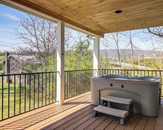Private Hot Tub And Mountain View Newpor - Newport - Balkon