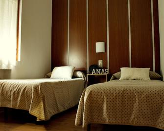 Hostal Anas - Merida - Bedroom