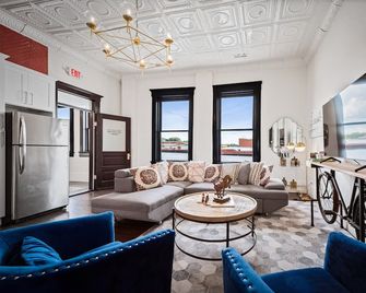 The Lofts on Gault:Brewer, Eclectic style in downtown Fort Payne - Fort Payne - Huiskamer