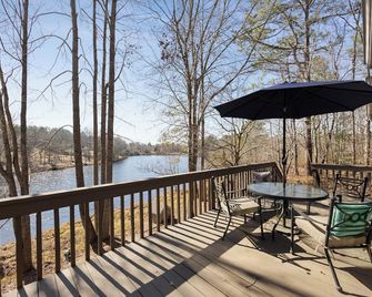 Lakeside Retreat - Tranquil Escape Minutes from Aiken, Augusta & Stable View. - Aiken - Balcony