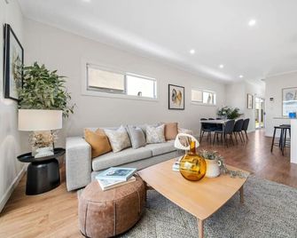 Urban Luxe - A Contemporary City-Edge Haven - Keswick - Sala de estar