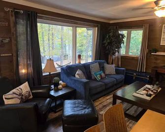 The Lakehouse - Madoc - Living room