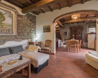 Mimmo's Holiday House - San Godenzo - Sala de estar