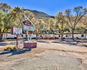 Wwm 9 · 9 Adventure Base Explore The E Sierras Wwm - Coleville - Edificio