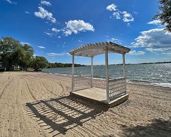 isaiah tubbs Resort and Conference Centre - Picton - Beach