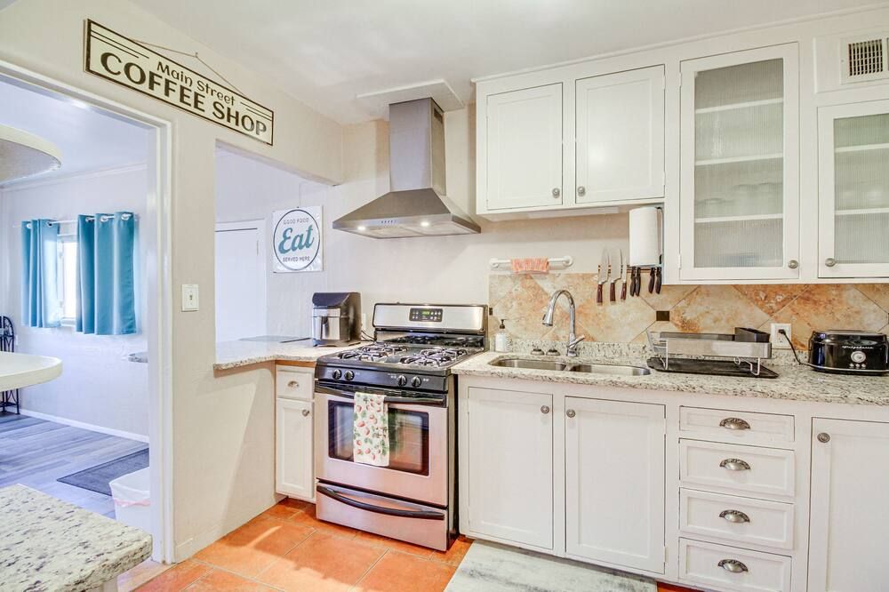 Dog-Friendly Albuquerque Home: 1 Mi to U of NM! - אלבקורקי - מטבח