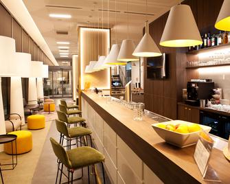 Hampton by Hilton Munich City Center East - München - Bar