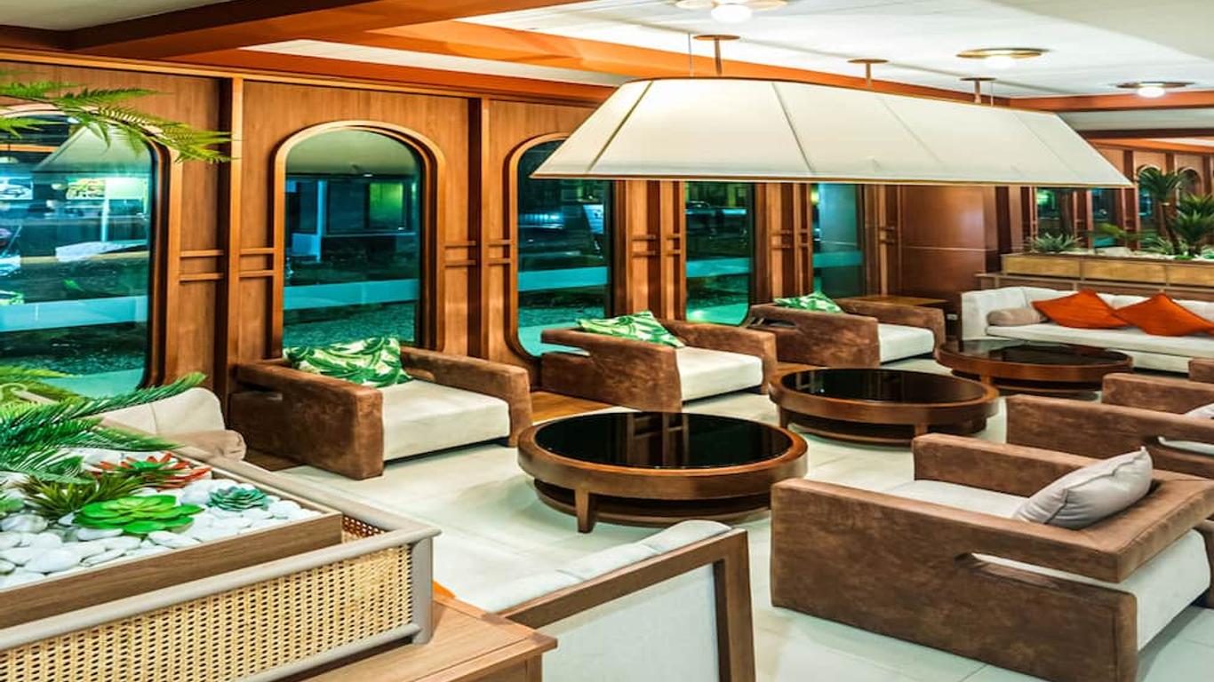 A-ون رويال كروز