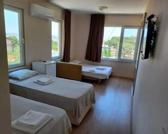 Camlaralti Pansiyon - Ayvalık - Habitación