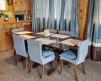 Make Lasting Memories At Our Cozy Cabin On Diamond Lake - Newport - Dining room