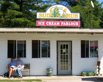 Haliburton Lake Cottage Rental - Waterfront - Eagle Lake - Building