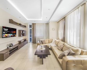 Spacious and central apartment on Aram Street 4-3 - Yerevan - Lounge