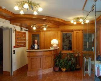 Hotel Milano - Asiago - Recepce