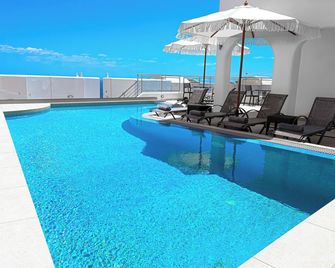 Xaravgi Resort Suites - Fira - Pool