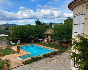 le relais fleuri - Alès - Pool