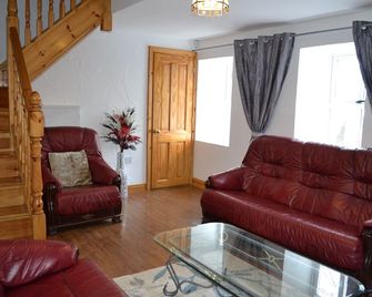 Mc Courts Cottage - Newry - Living room