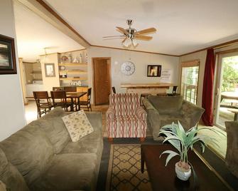 Island Club #53 - Put-in-Bay - Living room