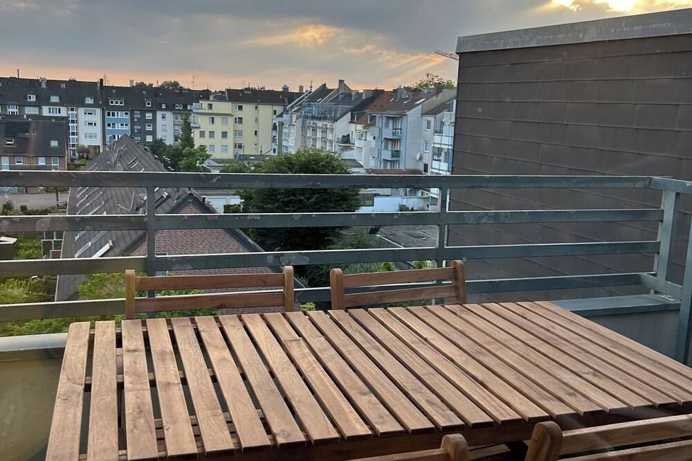 Stilvolle & Moderne Ferienwohnung in Rath Düsseldorf - דיסלדורף - מרפסת