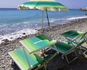 Lora Hotel - Bordighera - Plage