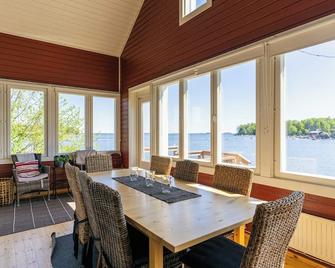 Rantakari Cottage - Kotka - Ruokailuhuone