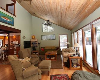 Enjoy Our Family Friendly Home In Tollgate - Sisters - Living room