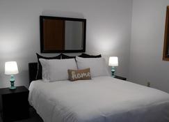 Relax and Recharge - Private & Spacious 1 Bed Home - Bismarck - Bedroom