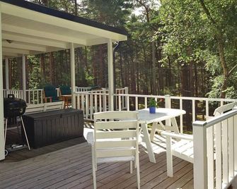 Nice Home In Yngsjoe With Wifi - Yngsjö - Innenhof