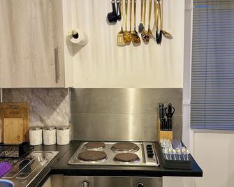 Luxury Studio Apartment Birmingham - Birmingham - Kitchen