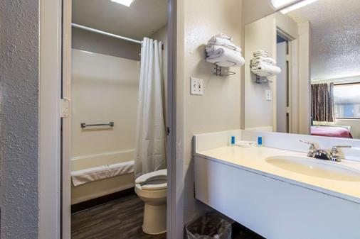 Rodeway Inn Near Hall Of Fame 34 58 Canton Hotel - 