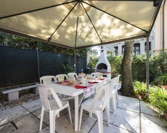 Villa Perondi by Mmega - Lido di Camaiore - Patio