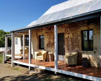 Delightful Room Rentals Perfect for Couples near Hobart, Tasmania - Bothwell - Patio