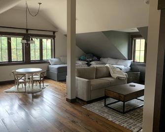 Elegantly Rustic River Front Property - Bayfield - Sala de estar