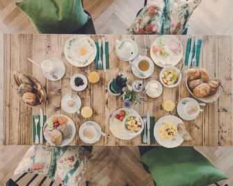 Four-room apartment Platzhirsch - Der Lederer Hof - Boutique Hotel & Apartments - Tegernsee - Restaurant