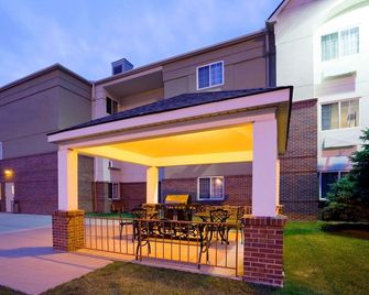 Coratel Suites Extended Stay Msp Airport Minneapolis Richfield - Richfield - Gebäude
