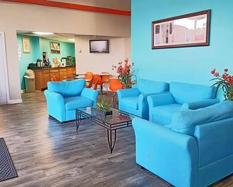 Howard Johnson by Wyndham Houston Hobby Airport - יוסטון - סלון