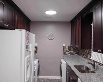 Newly Remodeled 2 Bedroom Duplex - Chesapeake - Cocina