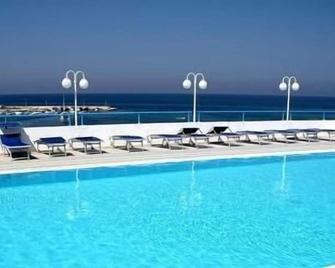 Eden Beach Club - Torre Canne - Piscine